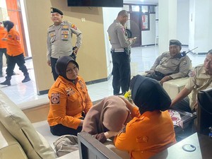 Perempuan Coba Bunuh Diri di Pelintasan Kereta Surabaya Digagalkan