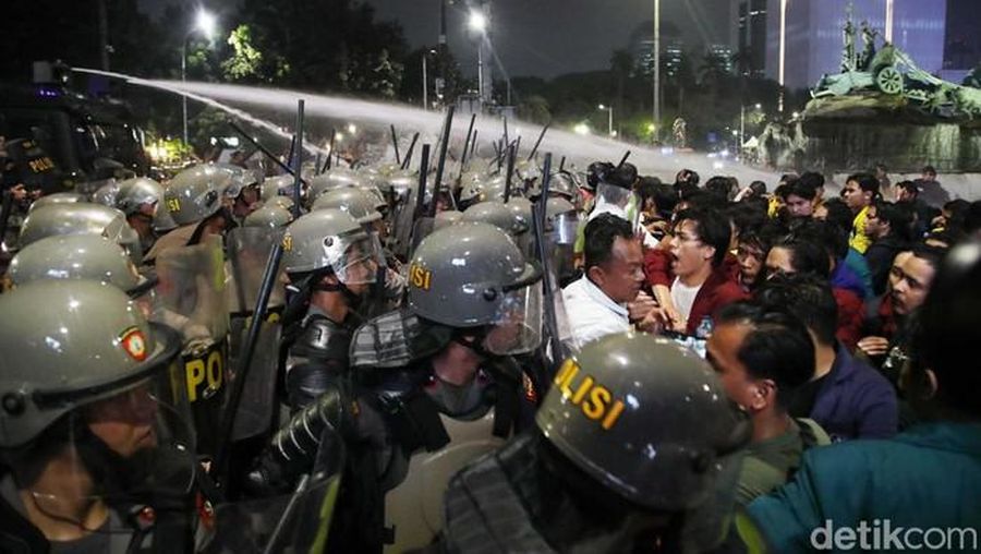 Ricuh Demo Mahasiswa. (Pradita Utama/Detik.com)