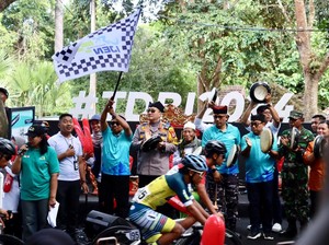 Rebana Iringi Pelepasan Pembalap Etape 2 Tour de Banyuwangi Ijen