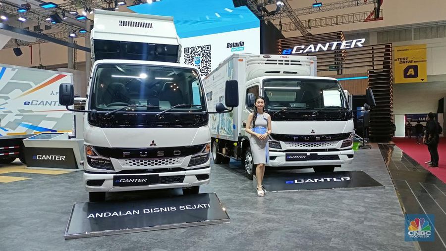 Truk listrik pertama di Indonesia akhirnya rilis yakni e-Canter dari Mitsubishi Fuso dalam gelaran GIIAS 2024, ICE BSD Selasa (23/7/2024). (CNBC Indonesia/Ferry Sandi)