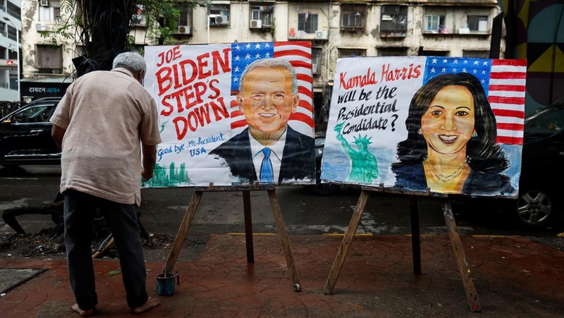 Indian art teacher Prithvi Raj Kambli, makes painting of US. Vice President Kamala Harris, in Mumbai, India, Monday, July 22, 2024. (AP Photo/Rafiq Maqbool)