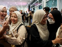 Malaysia Bagi THR Buat PNS-Pensiunan, Guru Ngaji Dapat Rp 6 Juta