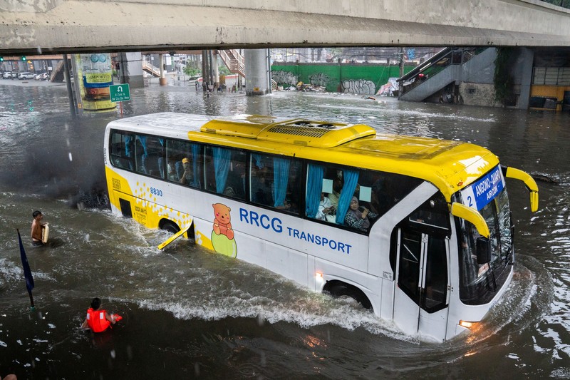 ASIA-WEATHER/PHILIPPINES A car wades through a flooded road following heavy rains brought by Typhoon Gaemi, in Manila, Philippines, July 24, 2024. REUTERS/Lisa Marie David