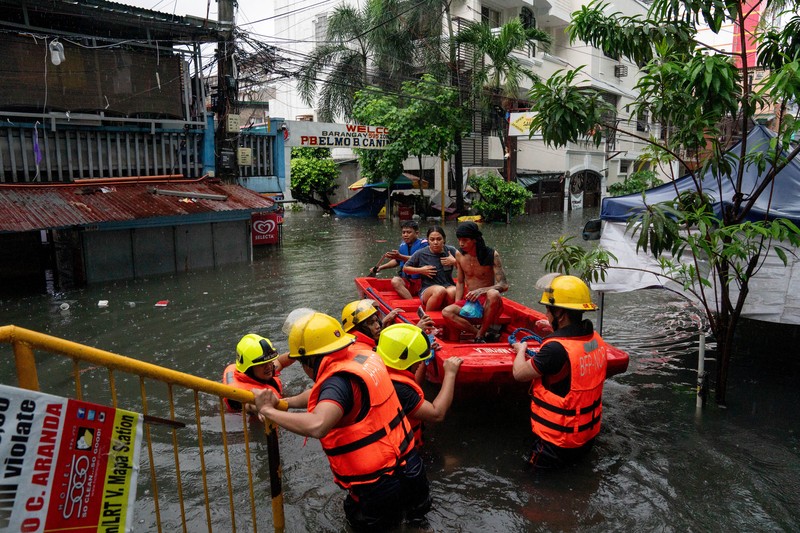 A car wades through a flooded road following heavy rains brought by Typhoon Gaemi, in Manila, Philippines, July 24, 2024. REUTERS/Lisa Marie David