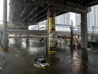 Topan Gaemi Serang Tetangga Dekat RI, Jalan Berubah Jadi Sungai