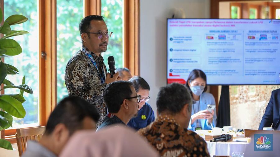Direktur Pemasaran Regional Pertamina Patra Niaga, Mars Ega Legowo Putra saat acara CNBC Indonesia Coffee Morning Energy dengan tajuk 