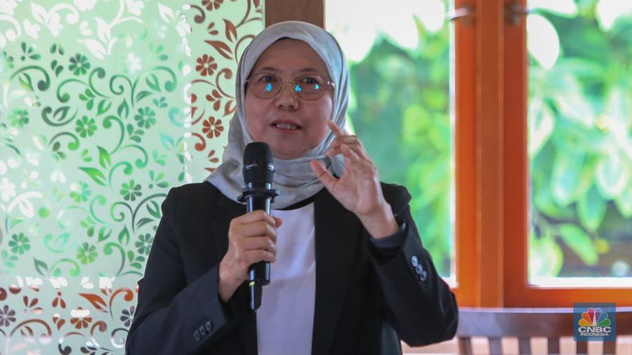 Direktur Retail dan Niaga PLN, Edi Srimulyanti saat acara CNBC Indonesia Coffee Morning Energy dengan tajuk 