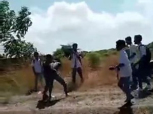 Viral Dua Siswa SMA Sabu Raijua Adu Jotos di Tengah Sawah