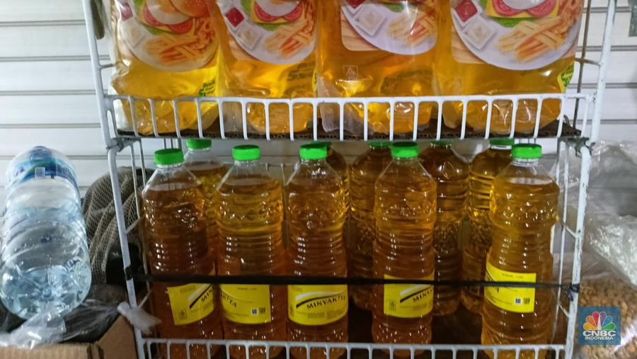Harga Minyakita di pasaran terpantau makin tinggi. Berdasarkan pantauan di Pasar Ciputat, Tangerang Selatan. (CNBC Indonesia/Ferry Sandi)