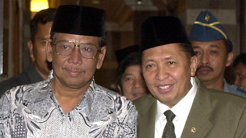 Indonesia's Vice President Hamzah Haz gestures as he speaks at a seminar in Jakarta, Indonesia, Wednesday, Dec. 18, 2002. Haz, a hard-line Islamic politician who has previously defended radicals and denied that Indonesia had a terrorism problem, on Tuesday downplayed his past differences with President Megawati Sukarnoputri saying that Indonesia's government is now united in fighting terrorism. (AP Photo/Muchtar Zakaria)