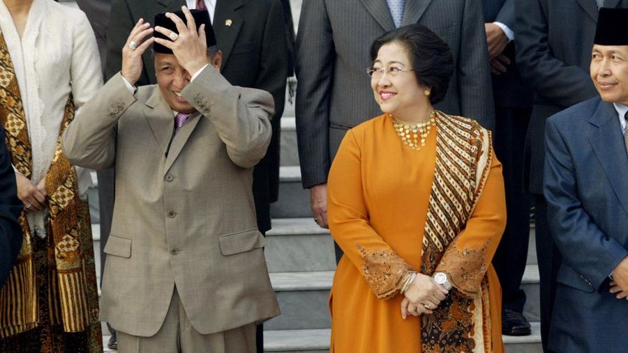 Indonesia's Vice President Hamzah Haz gestures as he speaks at a seminar in Jakarta, Indonesia, Wednesday, Dec. 18, 2002. Haz, a hard-line Islamic politician who has previously defended radicals and denied that Indonesia had a terrorism problem, on Tuesday downplayed his past differences with President Megawati Sukarnoputri saying that Indonesia's government is now united in fighting terrorism. (AP Photo/Muchtar Zakaria)
