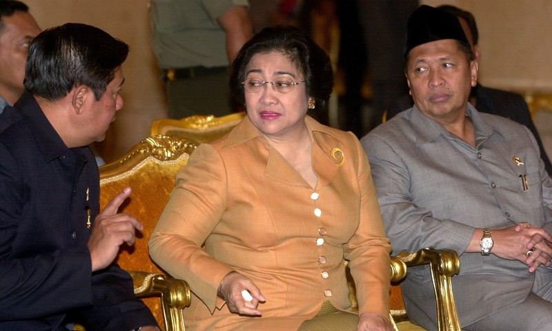Indonesia's Vice President Hamzah Haz gestures as he speaks at a seminar in Jakarta, Indonesia, Wednesday, Dec. 18, 2002. Haz, a hard-line Islamic politician who has previously defended radicals and denied that Indonesia had a terrorism problem, on Tuesday downplayed his past differences with President Megawati Sukarnoputri saying that Indonesia's government is now united in fighting terrorism. (AP Photo/Muchtar Zakaria)