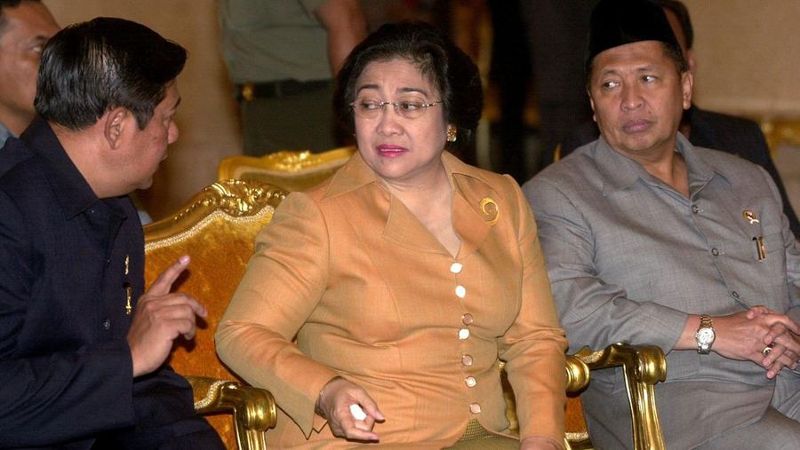 Indonesia's Vice President Hamzah Haz gestures as he speaks at a seminar in Jakarta, Indonesia, Wednesday, Dec. 18, 2002. Haz, a hard-line Islamic politician who has previously defended radicals and denied that Indonesia had a terrorism problem, on Tuesday downplayed his past differences with President Megawati Sukarnoputri saying that Indonesia's government is now united in fighting terrorism. (AP Photo/Muchtar Zakaria)