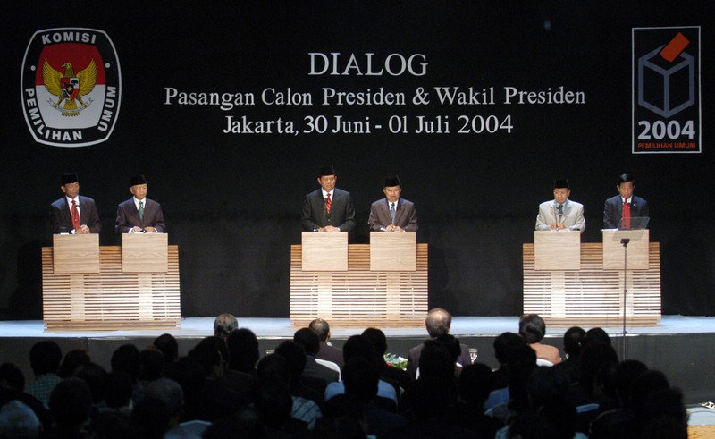 Indonesia's Vice President Hamzah Haz gestures as he speaks at a seminar in Jakarta, Indonesia, Wednesday, Dec. 18, 2002. Haz, a hard-line Islamic politician who has previously defended radicals and denied that Indonesia had a terrorism problem, on Tuesday downplayed his past differences with President Megawati Sukarnoputri saying that Indonesia's government is now united in fighting terrorism. (AP Photo/Muchtar Zakaria)