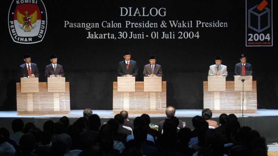 Indonesia's Vice President Hamzah Haz gestures as he speaks at a seminar in Jakarta, Indonesia, Wednesday, Dec. 18, 2002. Haz, a hard-line Islamic politician who has previously defended radicals and denied that Indonesia had a terrorism problem, on Tuesday downplayed his past differences with President Megawati Sukarnoputri saying that Indonesia's government is now united in fighting terrorism. (AP Photo/Muchtar Zakaria)
