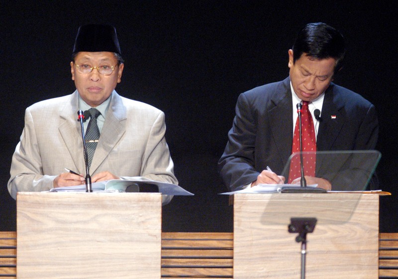 Indonesia's Vice President Hamzah Haz gestures as he speaks at a seminar in Jakarta, Indonesia, Wednesday, Dec. 18, 2002. Haz, a hard-line Islamic politician who has previously defended radicals and denied that Indonesia had a terrorism problem, on Tuesday downplayed his past differences with President Megawati Sukarnoputri saying that Indonesia's government is now united in fighting terrorism. (AP Photo/Muchtar Zakaria)