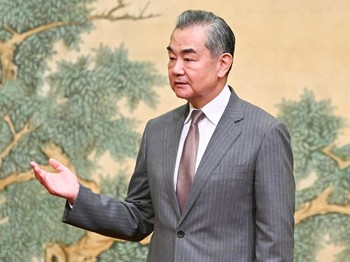 China Lempar Komentar 