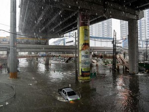Topan Gaemi Bikin Jalanan Filipina Berubah Jadi Sungai, 13 Orang Tewas