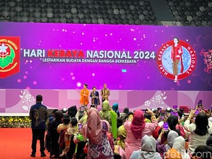 Jokowi-Iriana Hadiri Puncak Peringatan Hari Kebaya 2024 di Istora Senayan