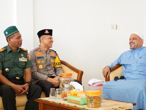 Saat AKBP Davis Busin Siswara Silaturahmi dengan Habib Taufiq Assegaf