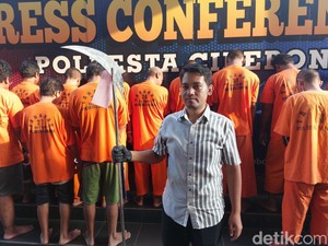 Mau Tawuran, Remaja Cirebon Bawa Sajam Malaikat dari Kuburan