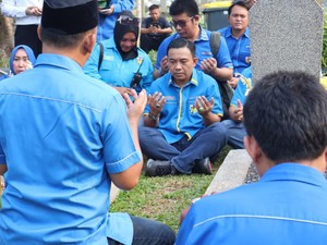 HUT ke-51, KNPI Lakukan Ziarah dan Tabur Bunga ke TMP Kalibata