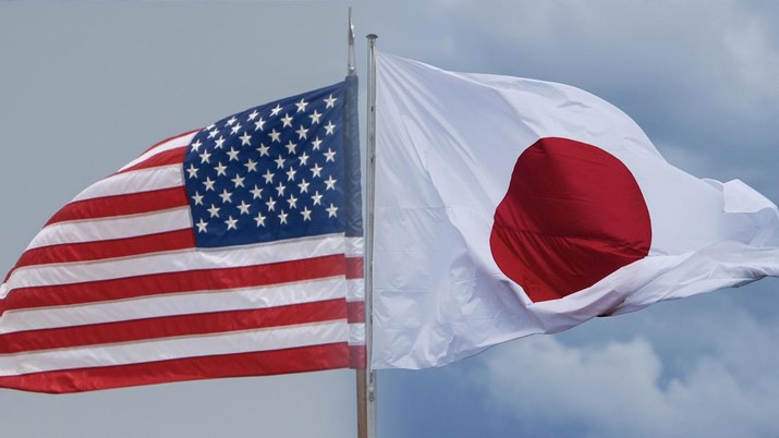 Kolase Bendera Amerika Serikat dan Jepang. (AP Photo)