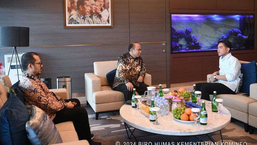 Menkominfo Budi Arie melakukan pertemuan dengan Wakil Presiden terpilih Gibran Rakabuming Raka. (Dok. Biro Humas Kementerian Kominfo)