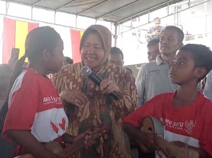 Petuah Mensos Risma ke Anak-anak Kei Besar Agar Sukses: Nggak Boleh Berantem