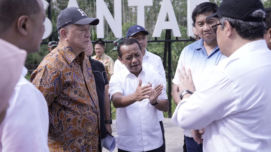 Menteri Investasi/Kepala BKPM melakukan kunjungan kerja ke IKN bersama PMDN. Kegiatan ini dipimpin oleh pendiri Agung Sedayu Group Sugianto Kusuma serta Wakil Kepala Otorita IKN Dhony Rahajoe. (Dok. BKPM/Kementerian Investasi)