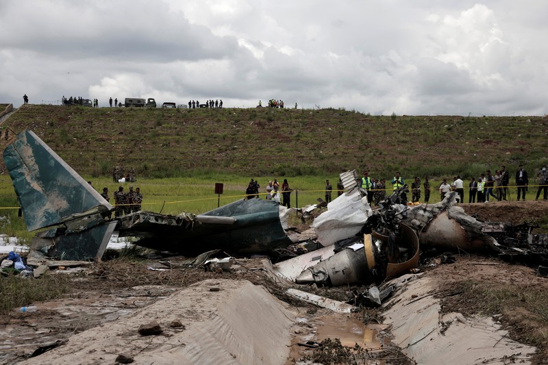 Pemandangan menunjukkan puing-puing pesawat Saurya Airlines yang terbakar setelah tergelincir dari landasan pacu saat lepas landas di Bandara Internasional Tribhuvan, di Kathmandu, Nepal, 24 Juli 2024. Pemandangan menunjukkan puing-puing pesawat Saurya Airlines yang terbakar setelah tergelincir dari landasan pacu saat lepas landas di Bandara Internasional Tribhuvan, di Kathmandu, Nepal, 24 Juli 2024. (REUTERS/Navesh Chitrakar)