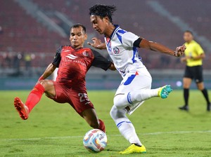 Carlos Pena Puji Mental Persija Usai Paksa Hasil Imbang Kontra Arema