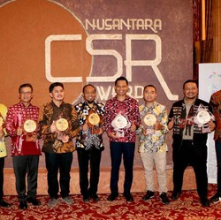 Dirut PLN Dinobatkan Jadi Pemimpin Transformasi Bisnis Berkelanjutan