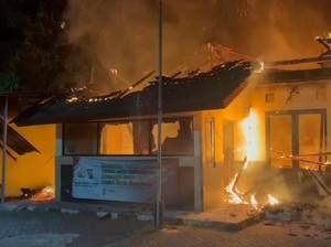 Pos Polisi di Pondok Aren Tangsel Terbakar Semalam