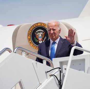 Potret Biden Muncul ke Publik Setelah Diisukan Sekarat-Meninggal Dunia