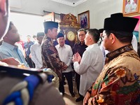 Momen Jokowi Takziah ke Rumah Duka Almarhum Hamzah Haz