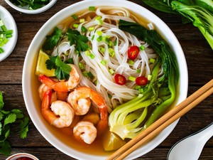 Resep Kwetiau Kuah Udang Berkaldu Bening Gurih untuk Makan Malam