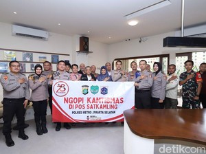 Siswa Setukpa Polri Ngopi Kamtibmas Bareng Warga Mampang Jaksel