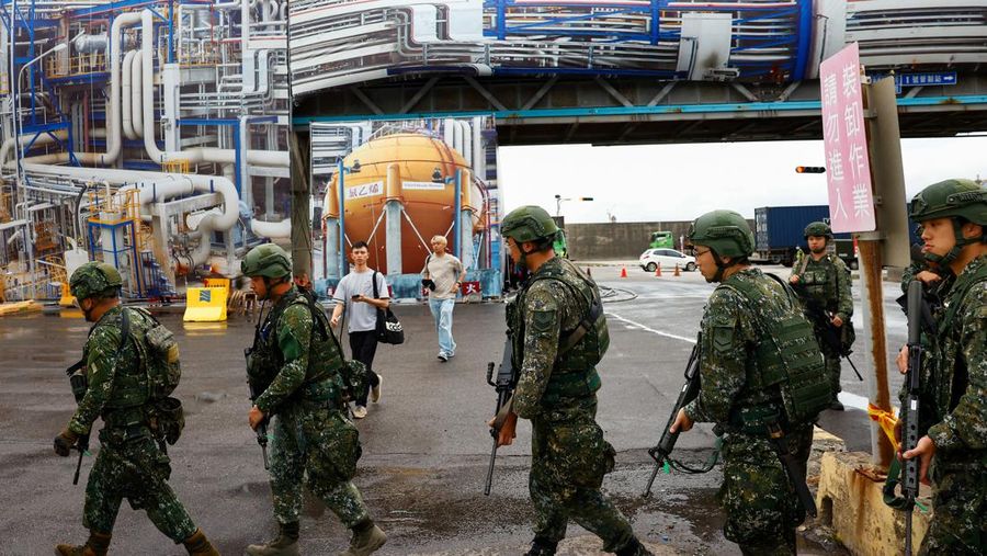 Pemandangan menunjukkan jalan kosong saat orang-orang berpartisipasi dalam latihan serangan udara tahunan, di mana mereka diperintahkan untuk tetap berada di dalam rumah selama 30 menit di Taipei, Taiwan 23 Juli 2024. (REUTERS/Ann Wang )