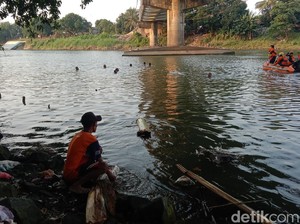 Lambaian Tangan Carsidi Sebelum Tenggelam di Sungai Cimanuk