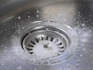 Selain Melezatkan Masakan, Garam Bisa Dipakai untuk Bersihkan Peralatan Dapur