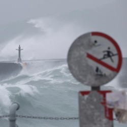 Topan Maut Gulung Taiwan! 4 Tewas-500 Terluka, 6 Hilang Tenggelam