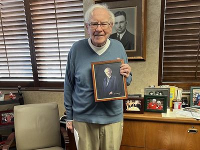 Warren Buffett Sarankan Anak Muda Beli Rumah Ketimbang Saham, Kenapa?