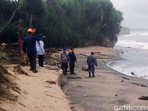 Kata Warga soal Cairan Hitam di Perairan Batu Penganten Sukabumi