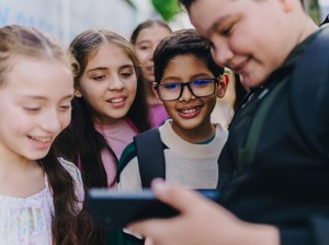 10 Bahasa Populer Gen Alpha Beserta Artinya, Ada Mewing hingga Skibidi