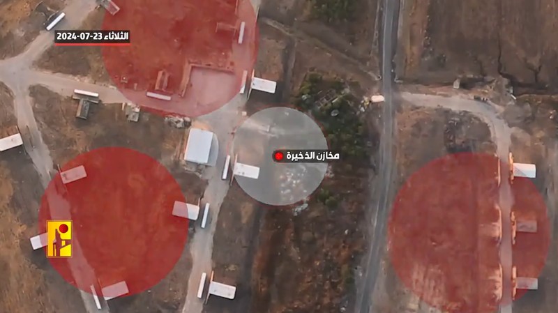 Kelompok bersenjata Lebanon Hizbullah telah menyiarkan video drone yang dikatakan menunjukkan fasilitas pertahanan udara, pesawat, dan unit penyimpanan bahan bakar di pangkalan udara Ramat David Israel. Kelompok bersenjata Lebanon Hizbullah telah menyiarkan video drone yang dikatakan menunjukkan fasilitas pertahanan udara, pesawat, dan unit penyimpanan bahan bakar di pangkalan udara Ramat David Israel. (X @alihashem_tv)