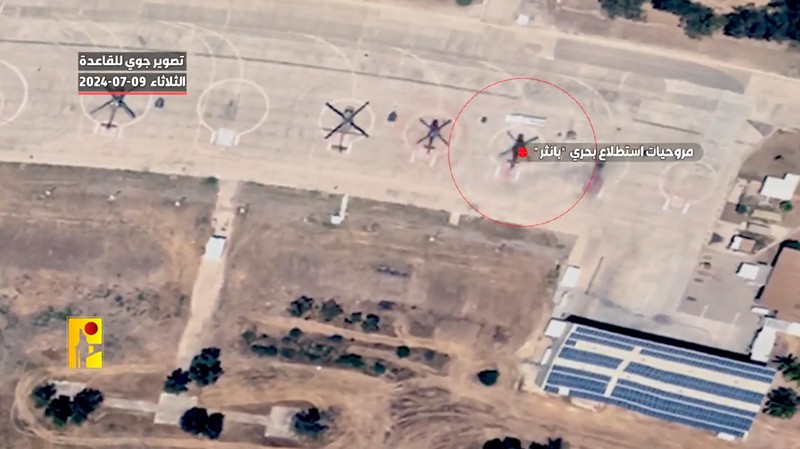 Kelompok bersenjata Lebanon Hizbullah telah menyiarkan video drone yang dikatakan menunjukkan fasilitas pertahanan udara, pesawat, dan unit penyimpanan bahan bakar di pangkalan udara Ramat David Israel. Kelompok bersenjata Lebanon Hizbullah telah menyiarkan video drone yang dikatakan menunjukkan fasilitas pertahanan udara, pesawat, dan unit penyimpanan bahan bakar di pangkalan udara Ramat David Israel. (X @alihashem_tv)