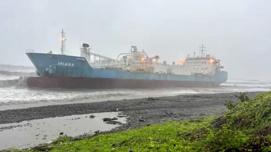 Lima kapal barang terdampar, satu tenggelam akibat Topan Gaemi. (Dok Taiwan Ocean Affairs Council via Reuters)