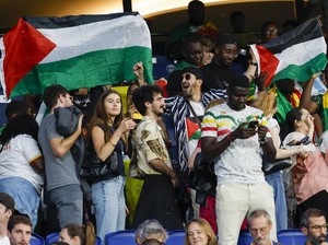 Saat Bendera Palestina Sambut Timnas Israel di Olimpiade