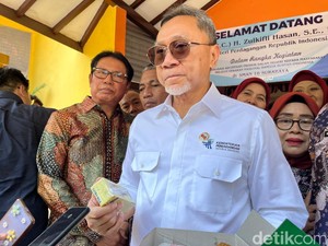 Zulhas Sosialisasi Program Makan Gratis di 2 SMA Surabaya